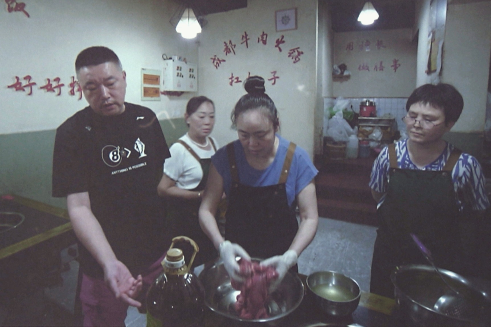 Follow the master to make hot pot
