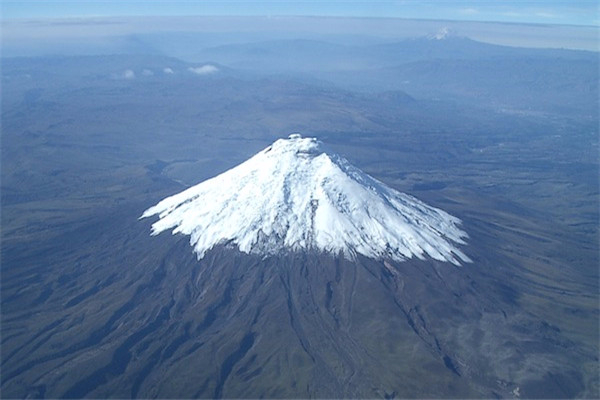 科多帕希火山高5897米,在该国的火山中高度排名第二