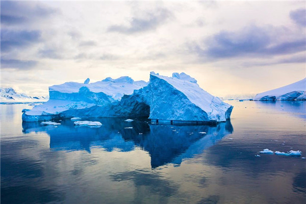 Helicopter exploration of the Antarctic [Promise·Cruising the Weddell Sea] Line D·Antarctic Weddell Sea + Brazil + Argentina + Peru + Chile 33 days